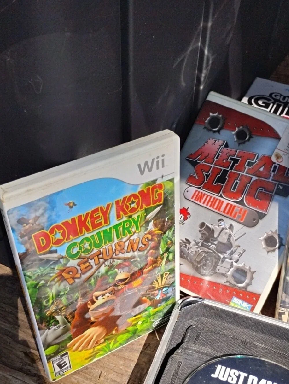 Nintendo Wii Game Lot with Colorful Game Discs&Steel Carrying/Storage Case